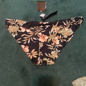 BNWT Volcom for the Tide Hipster